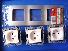 3 prises de courant avec terre