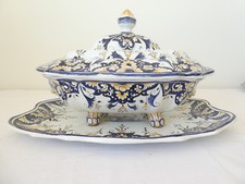 Grande soupiere et son plat en faience à décor de Rouen / Desvres