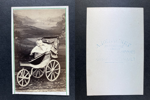 Bébé dans son landau - , vintage