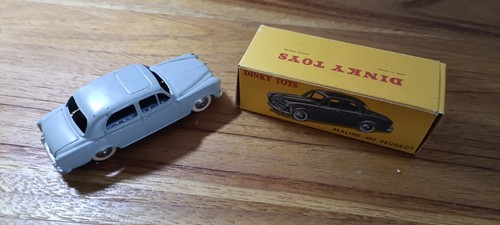 Dinky toys peugeot 403 berline - dinky,