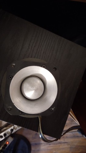 Vends une paire jbl - une,