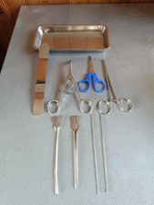 Plateau et lot d'anciens instruments médicaux et infirmiers