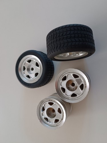 Lot jantes pneus ferrari - lot,