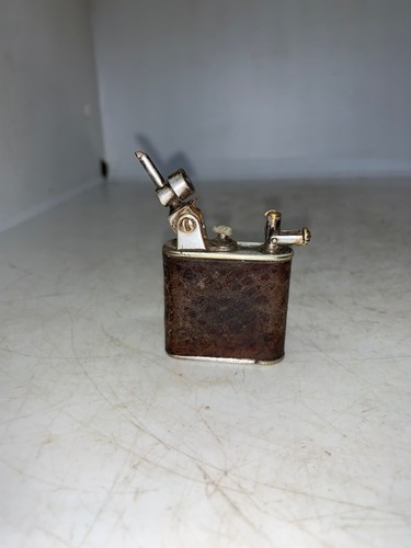 Ancien briquet marque - de,