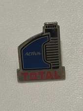 Pin's publicitaire Total Bidon