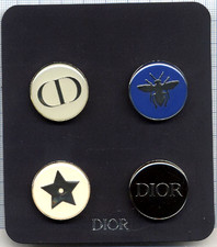 Lot 4 Pin's Christian DIOR logo ABEILLE PARFUMS maquillage Parfum PERFUME LUXE
