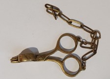 Mouchette ciseaux coupe mèche  format de poche.