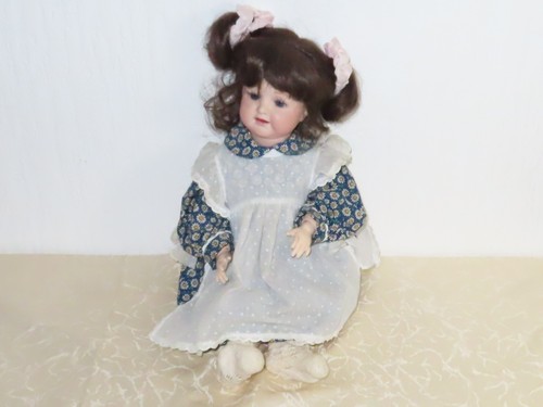 Poupée fille avec robe - "fille,