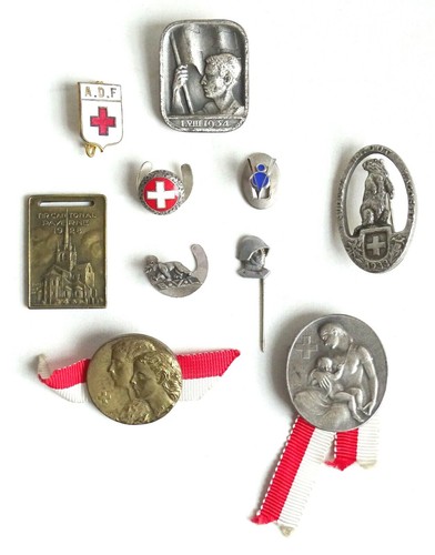 Lot insignes badges suisse - 10,
