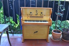 Antique Toy Piano Hering Brazil *** Sounds like Michelsonne ***
