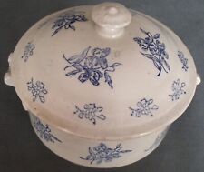 Une soupière en grés TERRE D'ACIER - SAINT UZE, blanche avec nuance de bleu