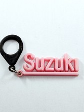 PORTE-CLES - SUZUKI 1980s Logo PLASTIQUE Motos & Autos VINTAGE Original Garages