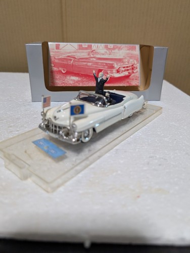 Voiture miniature épuisée