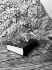 3 Bouteilles Anciennes De Pharmacie - Flacon D’apothicaire En Verre Avec Bouchon