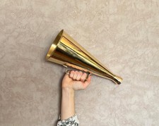 Mégaphone vintage porte voix laiton, foot , sport , film , déco, théatre , manif