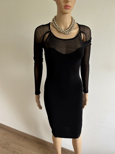 Robe noire avec manches