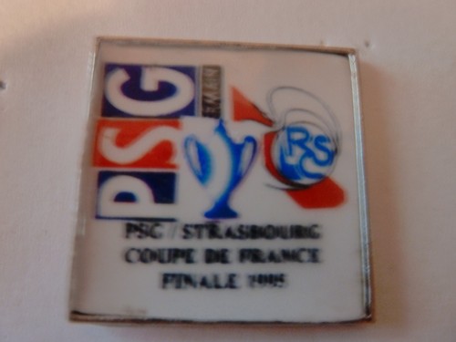 Pin football paris - , pin's