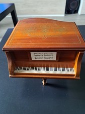 Ancienne Boite A Bijoux Boite A Musique Vintage En Forme De Piano. En Bois 