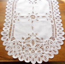NAPPERON BRODE MAIN DENTELLE  RENAISSANCE SUR LIN OVALE BLANC 40x60***