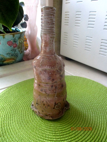 Poterie ancienne signee a - poterie,