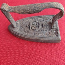 Fer à repasser ancien en