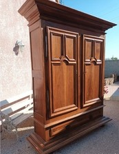 Superbe armoire de château époque Louis XIV en noyer