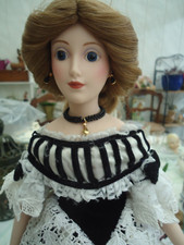 POUPEE EN PORCELAINE RENATA