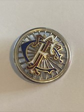 Ancien insigne badge émaillé Touring Club de France TCF automobile cyclisme