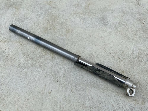 Tube fourche cote droit - un,
