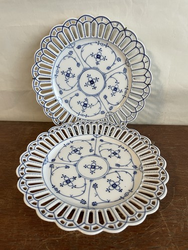 Deux assiettes anciennes bord - assiettes,