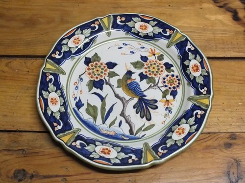 Assiette contemporaine - , en