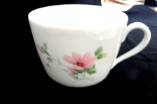 TASSE EN PORCELAINE DE  LIMOGES LAFARGE modéle AMANDINE