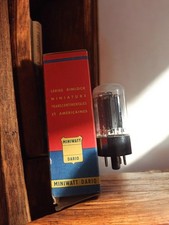 Ancien tube radio vintage avec