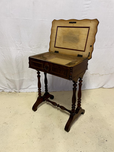 Petite table ouvrage - petite, avec