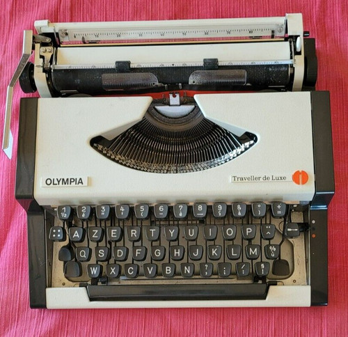 Vintage machine ecrire - a,
