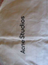 Housse vêtement " ACNE