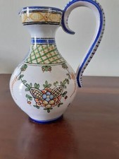 PETIT PICHET FAIENCE DE NEVERS "E.GEORGES", haut. 18 cm. Milieu 20e.