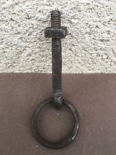 Ancien anneau en fer forgé / A visser / Quincaillerie