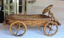 Ancienne jardinière Voiture d'enfant en bambou et rotin Vintage