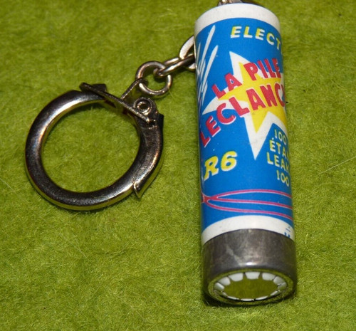 Ancien porte clés pile - ancien,