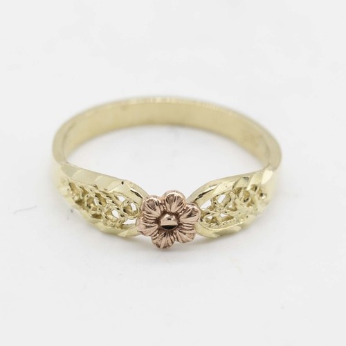 Bague fleurs taillée en - en,