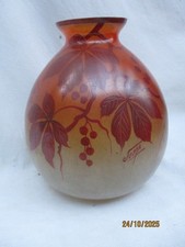Vase signé JOMA Décor floral (châtaignes) émaillé