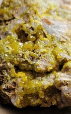 Pyromorphite Cristaux verts et jaunes 61 grammes - Asprières, France