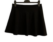 Mini jupe noire. Forme trapèze. New Collection. Taille 40