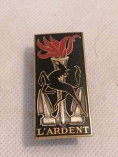 Rare INSIGNE BADGE militaire