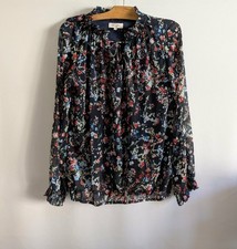 Blouse noire à fleurs