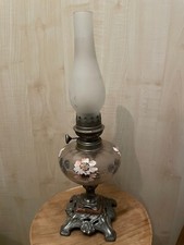 Ancienne lampe à pétrole verre émaillé fleurs, pied marbre rouge / old lamp