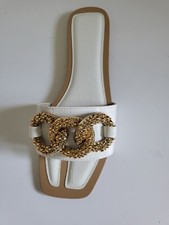 Claquettes blanches avec