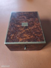 Boîte ancienne en loupe de bois et laiton