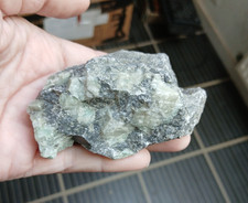 Emeraude pierre brute 199 g /